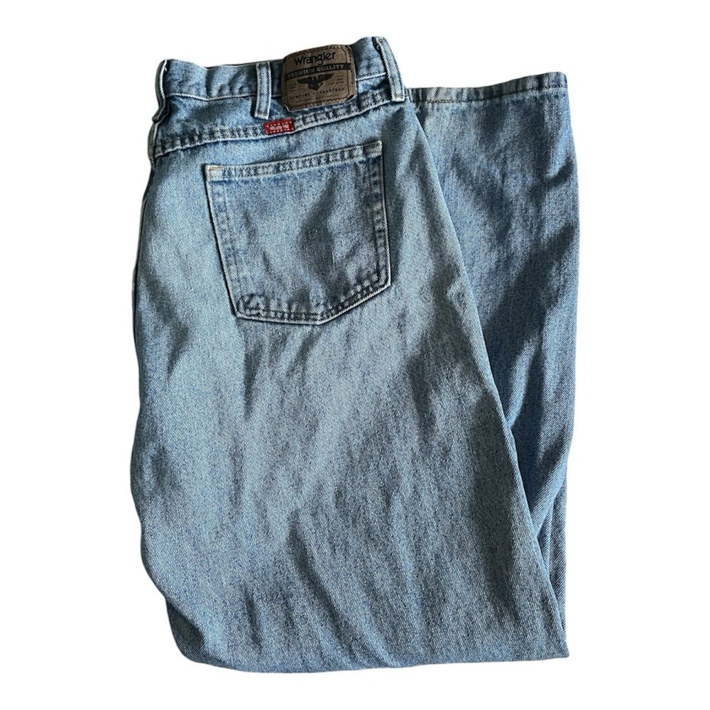 Wrangler Jeans Mens 40x30 Fit 38x30 Light Wash Relaxed Fit Stretch Denim 97601SB
